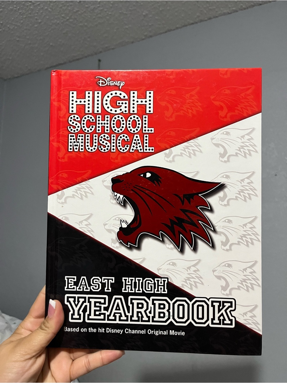 Disney High School Musical East High Yearbook - Red White Black